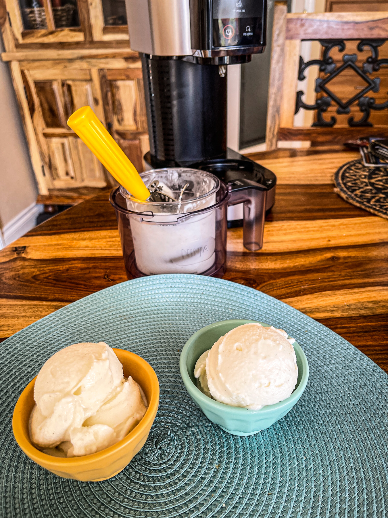 Cuisinart Frozen Yogurt Ice Cream Maker(White) with Paper Cups 8 oz.